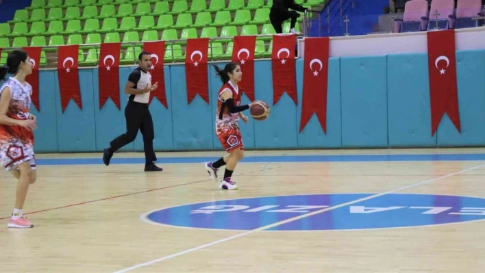 Elazığ'da basketbol yerel lig müsabakaları başladı

