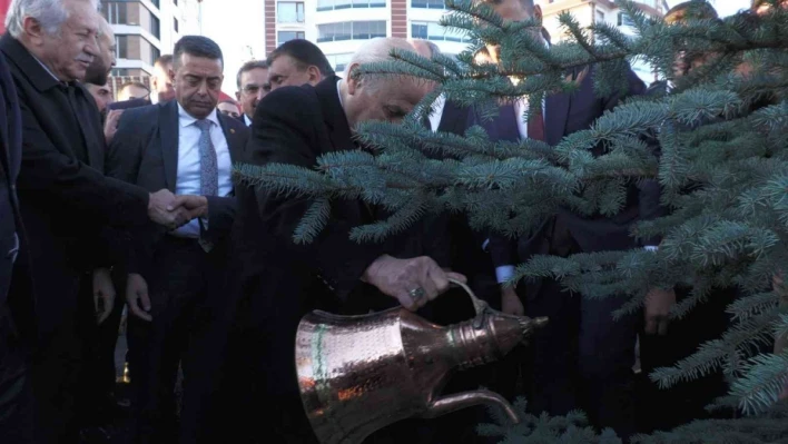 MHP Lideri Devlet Bahçeli, adının verildiği hatıra ormanına fidan dikti

