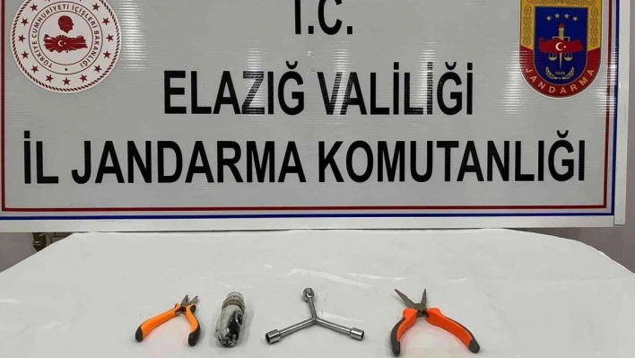 Kablo çalarken jandarma ekiplerine suçüstü yakalandı

