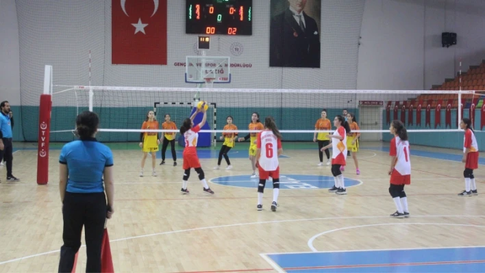 Elazığ'da Okul Sporları Voleybol Müsabakaları başladı

