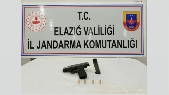 Elazığ'da ruhsatsız tabanca ele geçirdi

