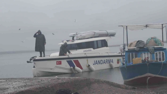 Balık tutmak için ağları gerdirirken tekneden düşüp suda kayboldu

