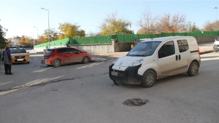 Elazığ'da zincirleme trafik kazası: 1 yaralı

