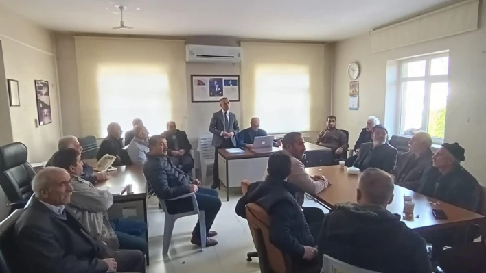 Elazığ'da çiftçilere yönelik bilgilendirme toplantıları sürüyor

