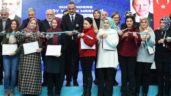 Millî Eğitim Bakanı Mahmut Özer: Hane sayısı 10'un üzerindeki köylerde okulları açacağız