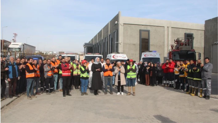 Elazığ'da gerçeği aratmayan deprem ve yangın tatbikatı

