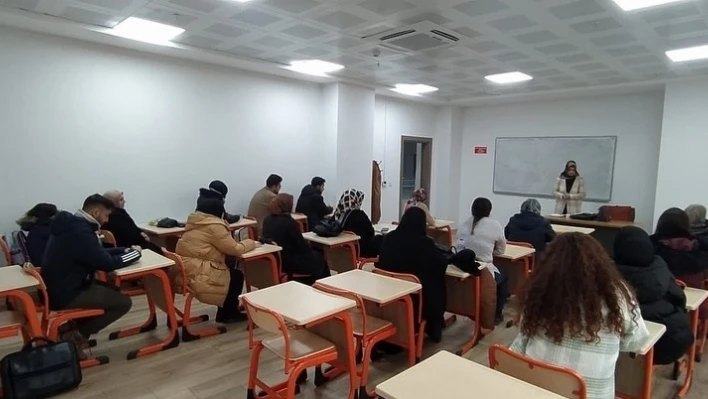 Elazığ'da diksiyon ve güzel konuşma kursları sürüyor

