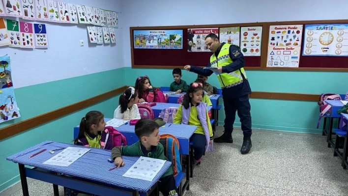 Jandarma ekiplerinden öğrencilere trafik semineri

