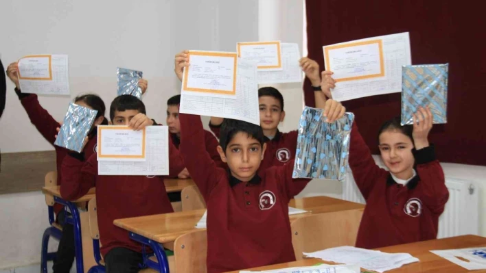 Elazığ'da 129 bin öğrenci karne heyecanı yaşadı

