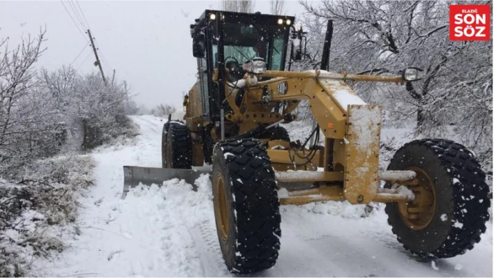 Elazığ'da kar yağışı nedeniyle 396 köy yolu ulaşıma kapandı

