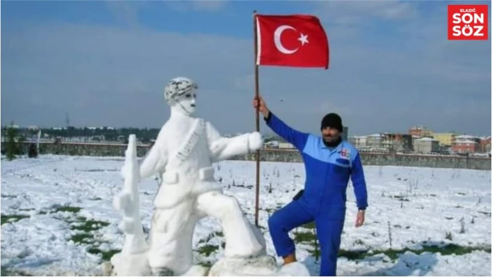 Oto tamirci, kardan heykelleri ile heykeltıraşlara adeta taş çıkardı

