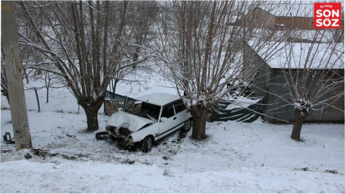 Buzlanma nedeniyle otomobil şarampole yuvarlandı: 4 yaralı

