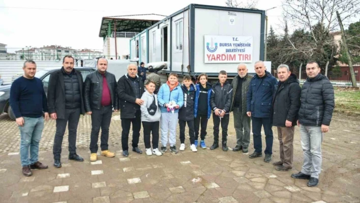 Öğrenciler kalem satarak depremzedelere bağış yaptı

