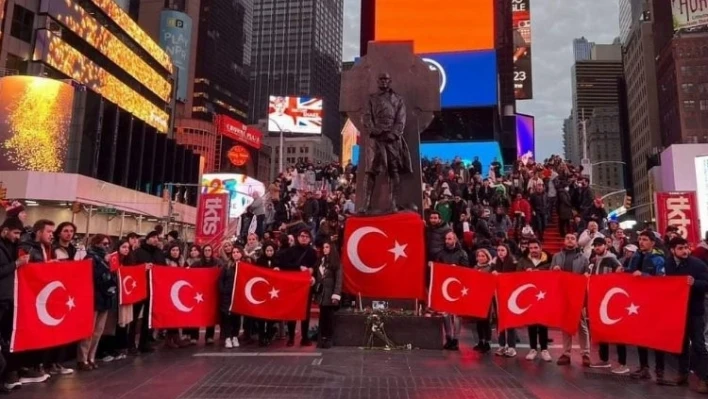 New York'ta Depremzedeler böyle anıldı