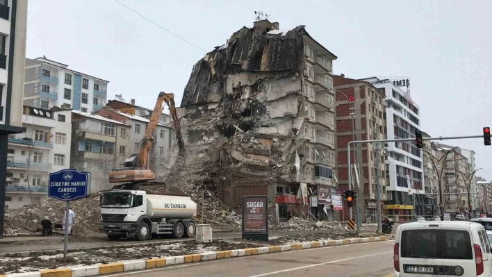 Elazığ'da 664 binanın ağır hasarlı ve yıkık olduğu tespit edildi

