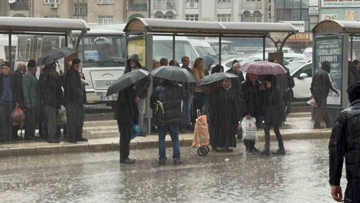 Elazığ'da sağanak yağış etkili oldu

