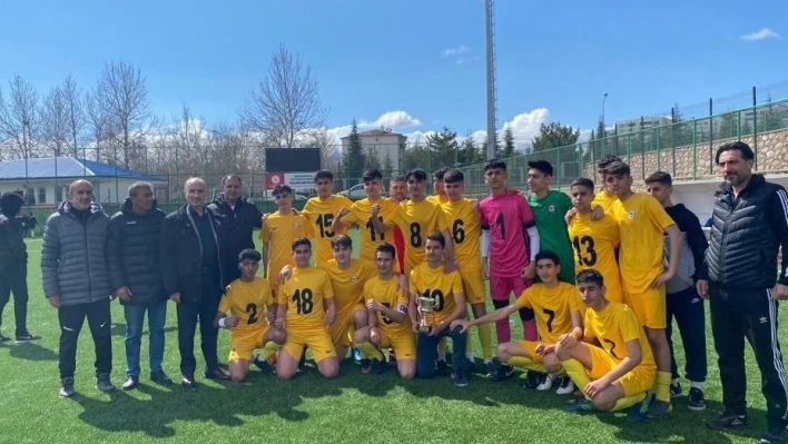 U15'te Elazığ Şampiyonu İl Özel İdarespor

