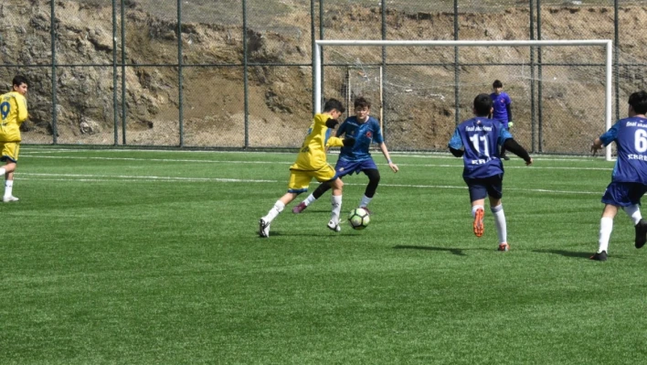 Elazığ'da okul sporları futbol müsabakaları başladı

