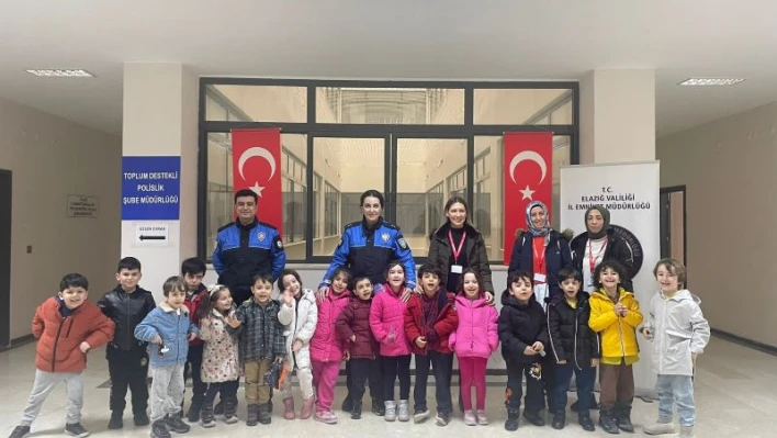 Elazığ'da öğrenciler polisleri unutmadı

