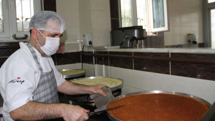 Elazığ'da tatlıcıların bayram mesaisi başladı

