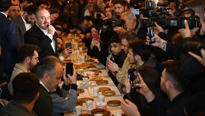 Bakan Varank, sahura Togg'la geldi.