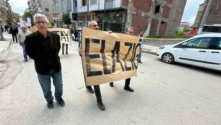 Elazığ'a işçiler depremden etkilenen şehirlerin adıyla yürüdü

