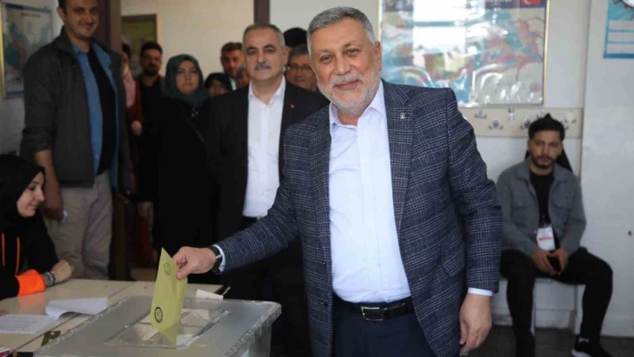 AK Parti İl Başkanı Yıldırım oyunu kullandı

