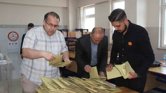 Elazığ'da oy kullanma işlemi sona erdi

