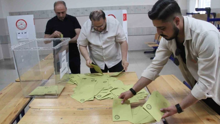 Elazığ'da oy kullanma işlemi sona erdi

