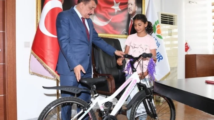 Cumhurbaşkanı Erdoğan'ın Malatya'ya hediyeleri takdim edildi