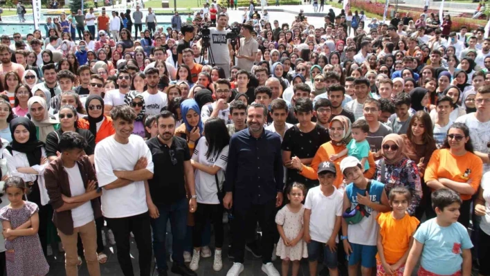 Elazığ'da sınava girecek öğrencilere moral etkinliği

