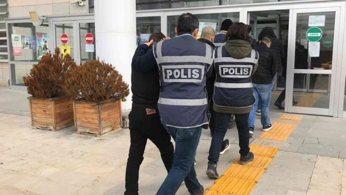 Elazığ'da 38 yıl 8 ay kesinleşmiş hapis cezası bulunan 7 şüpheli tutuklandı
