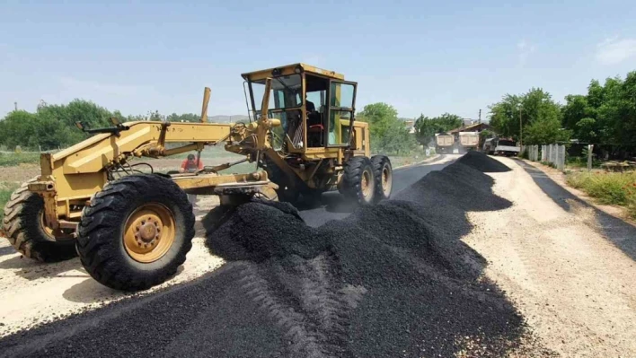 Elazığ'da asfaltlama çalışması sürüyor
