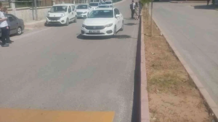 Elazığ'da otomobilin çarptığı genç ağır yaralandı
