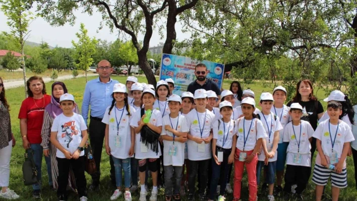 Hipodromda piknik yapan ve atlara binen çocuklar doyasıya eğlendi
