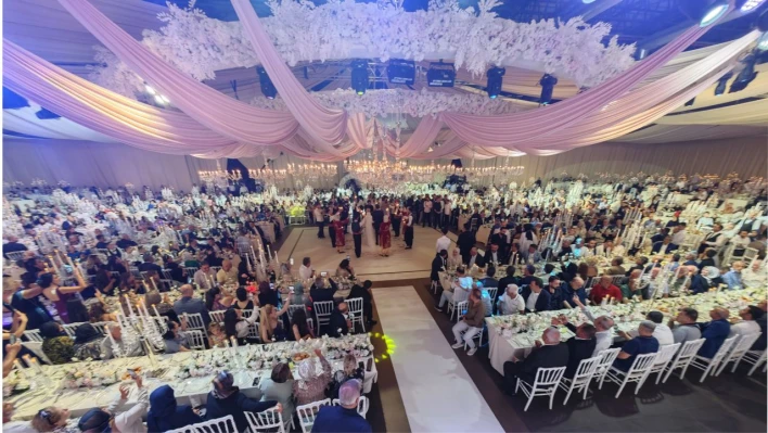 Açık Ailesinden Görkemli Düğün