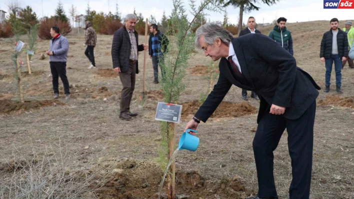 Depremde hayatını kaybeden öğrenciler anısına fidan dikildi