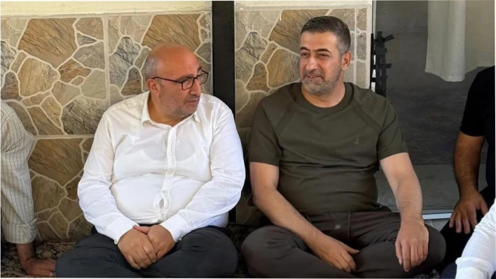 Ejder Açıkkapı Yanlız Değildir