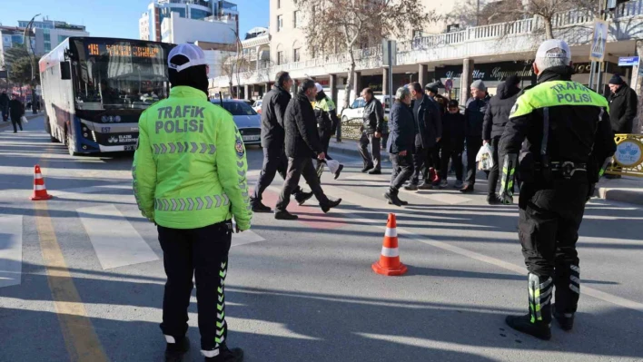 Elazığ'da 'Önce Yaya' uygulaması