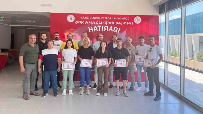 Elazığ'da boks hakemleri başarı belgelerini aldı