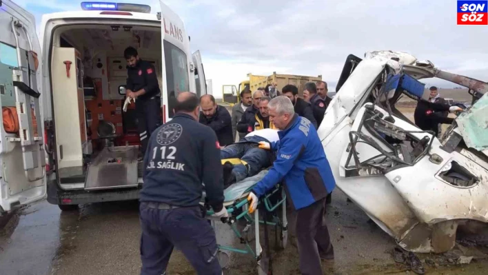 Elazığ'da feci kaza: 2 ağır yaralı