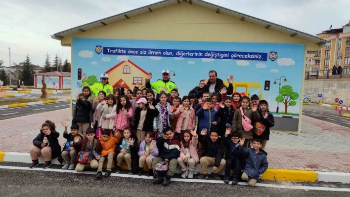 Elazığ'da öğrencilere trafik kuralları anlatıldı