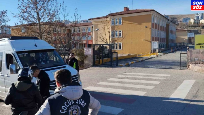 Elazığ'da okul önü denetimleri sürüyor