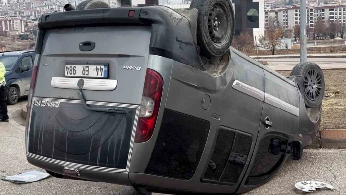 Elazığ'da otomobil ile hafif ticari araç çarpıştı, 1 kişi yaralandı