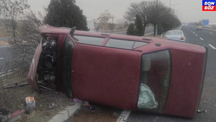 Elazığ'da otomobil yan yattı: 4 yaralı