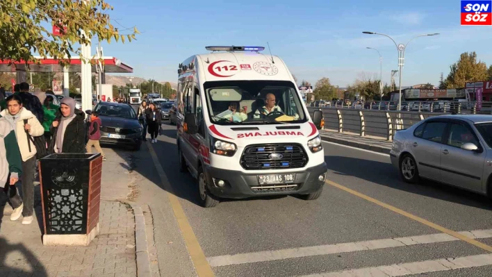 Elazığ'da otomobilin çarptığı genç kız ağır yaralandı