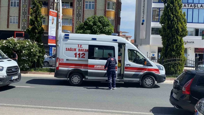 Elazığ'da yolun karşısına geçmek isteyen yayaya araç çarptı: 1 yaralı