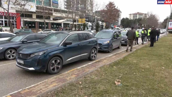 Elazığ'da zincirleme trafik kazası: 2 yaralı