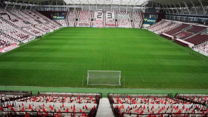 Stadyum Türk ve Filistin bayraklarıyla donatıldı