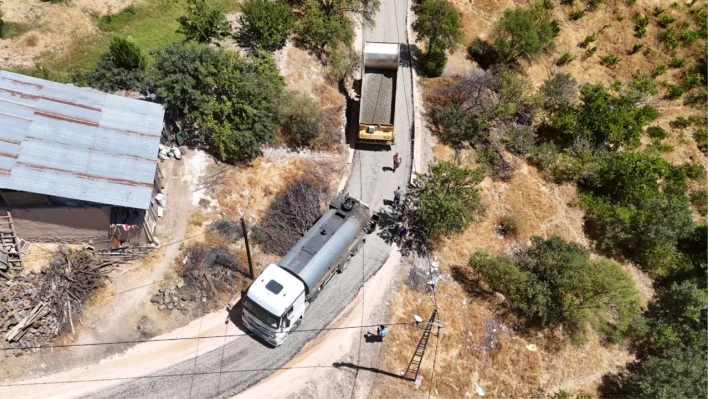 Elazığ İl Özel İdaresi Şehrin Dört Bir Yanında Hummalı Çalışmaya Devam ediyor .